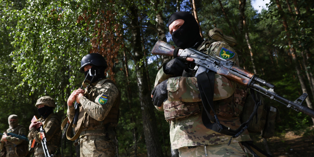 Ukraina. Żołnierze ukraińskiego 111. Batalionu Obrony Terytorialnej. Zdjęcie ilustracyjne