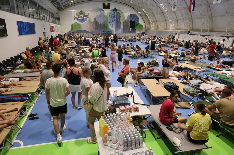 Evakuisani u sportskoj hali