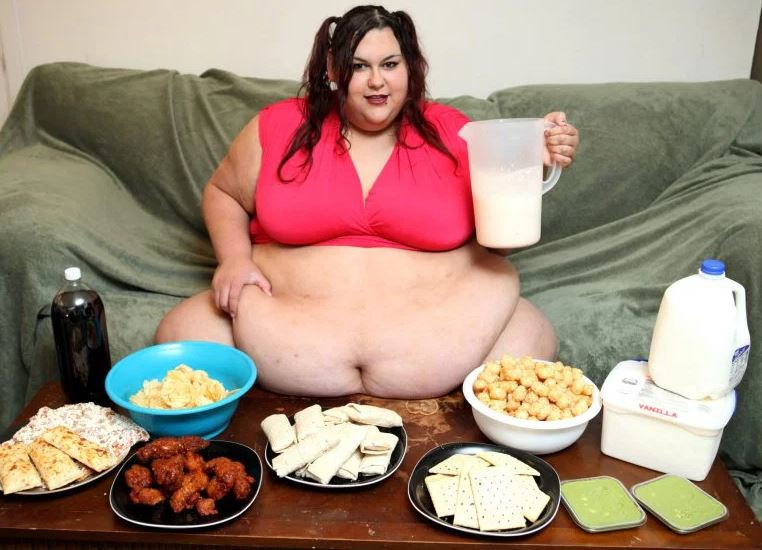 Monica pochłania blisko 8 tys. kalorii dziennie
