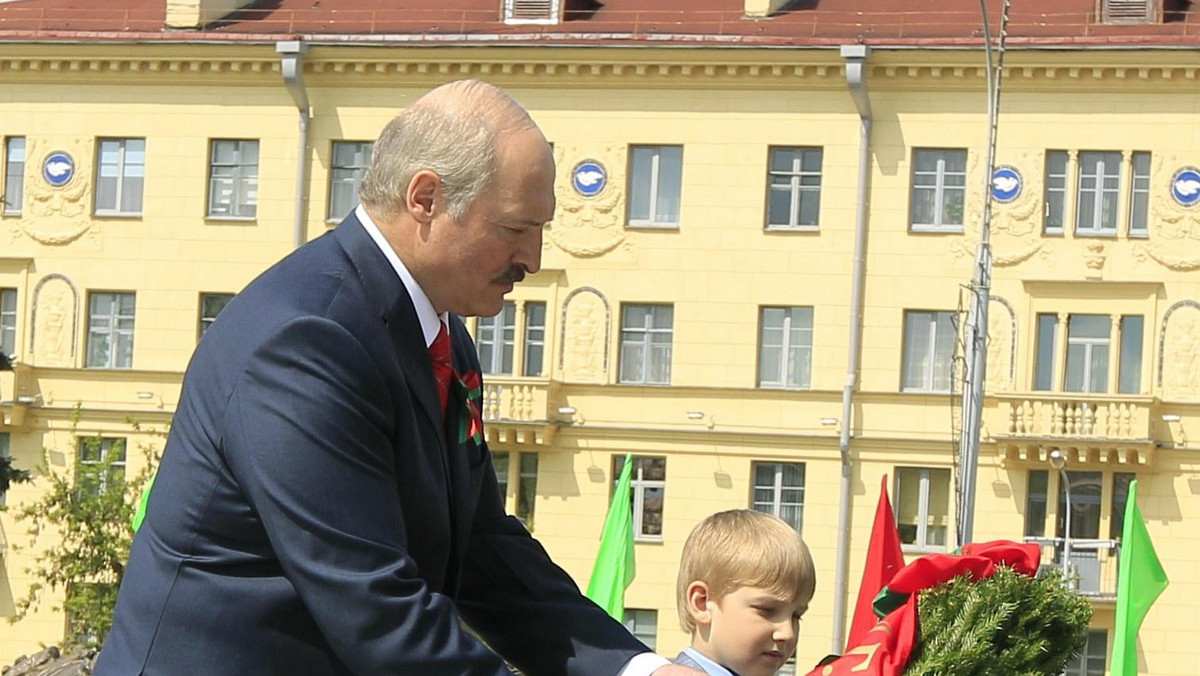 Tylko niecałe 30 proc. Białorusinów wybrałoby Alaksandra Łukaszenkę na prezydenta, gdyby wybory odbyły się w tej chwili - wynika z czerwcowego sondażu niezależnego ośrodka badań socjologicznych NISEPI.