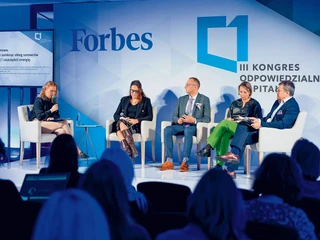 O warunkach rozwoju gospodarki cyrkularnej rozmawiali (od lewej): Magdalena Krukowska (dziennikarka „Forbes” Polska), Agnieszka Sznyk (prezeska INNOWO), Bartłomiej Samardakiewicz (kierownik zespołu koordynacji i realizacji projektów recyklingowych ORLEN), prof. SGH Ewelina Szczech-Pietkiewicz, Andrzej Saja (wiceprezes ElektroEko).