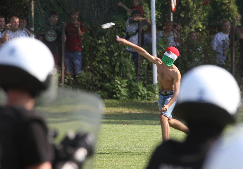 Stadionowi bandyci terroryzują kraj