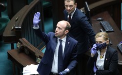 Koronawirus w Polsce. Wzrosła liczba zakażonych i ofiar. Sejm zmienił regulamin [RELACJA NA ŻYWO]