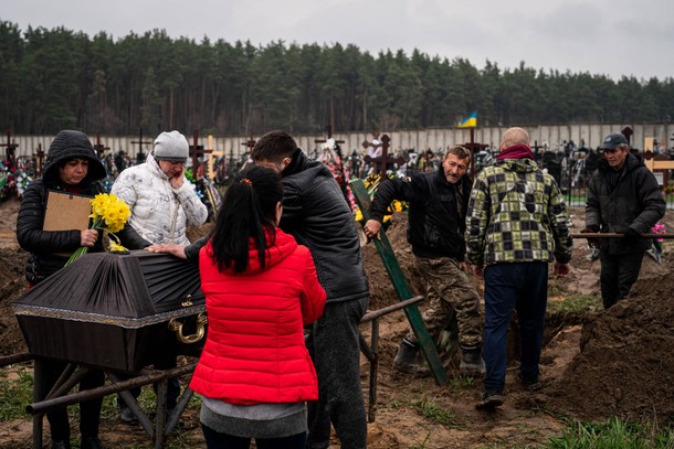 Pochówki ofiar zbrodni rosyjskich w Buczy