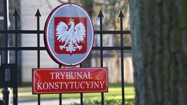 Trybunał Konstytucyjny sam się przyblokował. Nie może wydać wyroku w wyznaczonym terminie