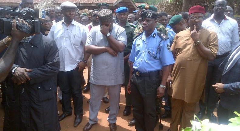 Governor Ifeanyi Ugwuanyi weeps as he paid a condolence visit the Enugu village attacked by Fulani herdsmen on Tuesday, April 26.