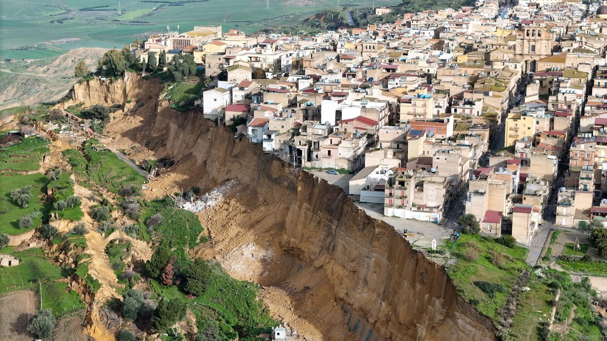 Klizište u mestu Nišemi na Siciliji formiralo se posle snažne oluje