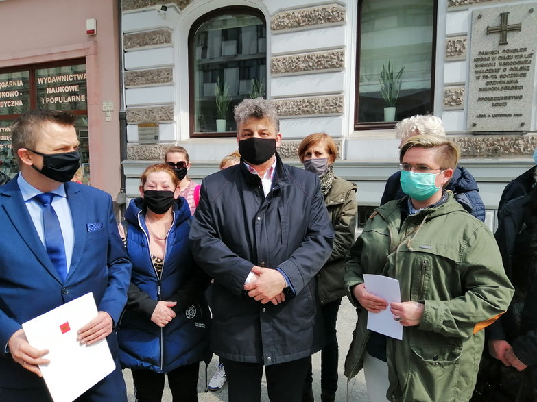 Na Piotrkowskiej odbył się protest pracowników niepedagogicznych