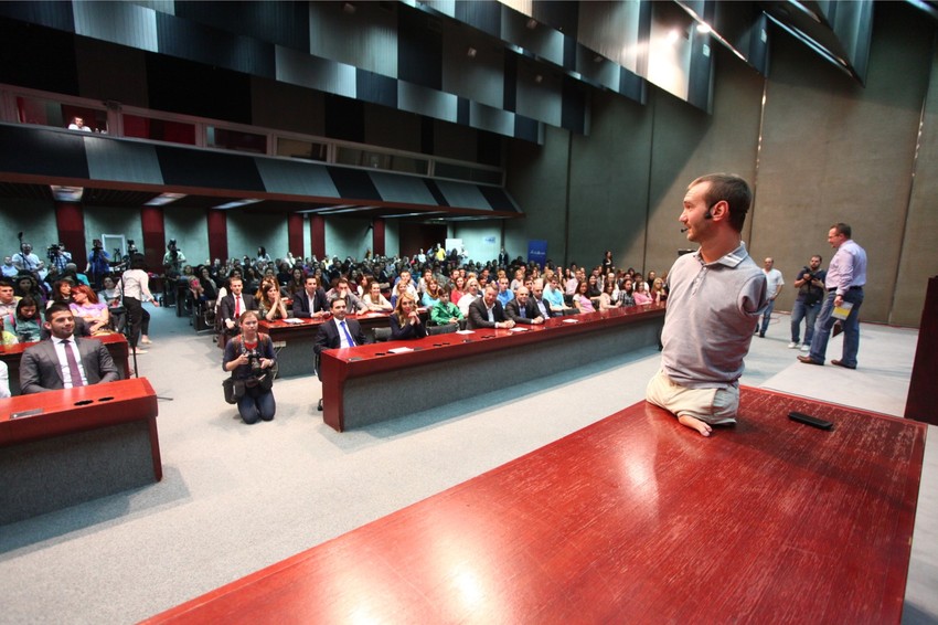 Nik Vujičić na jednom od svojih predavanja