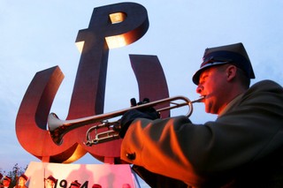 Czy oddanie hołdu powstańcom trzeba usprawiedliwiać testem syren?