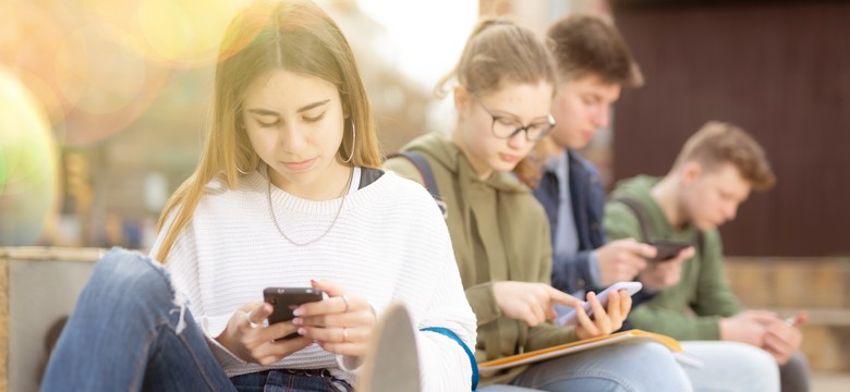 Szkoły przygotowują się do egzekwowania zakazu dla telefonów