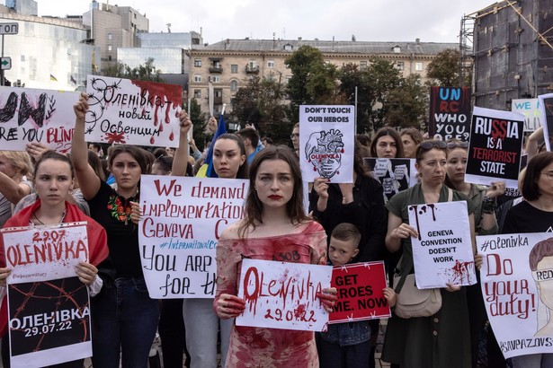 Demonstracja w Kijowie z udziałem bliskich obrońców Azowstalu