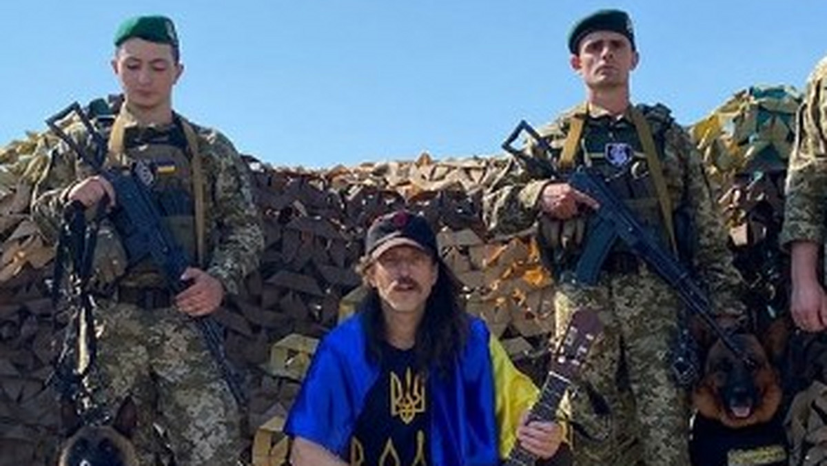 "Rzeźnik gitary" wrócił na Ukrainę. Teraz Eugene Hütz bierze się za Rosjan