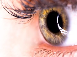 Kosmetyki groźne dla oczu. Zobacz