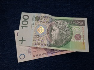 Skarbówka rozwiewa wątpliwości: wspólne konto z rodziną i przelew pieniędzy mogą nie być darowizną – ważna decyzja, która zmienia podejście do pieniędzy na rachunku