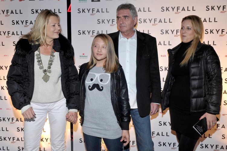 Grażyna Szapołowska z rodziną na premierze 'Skyfall'