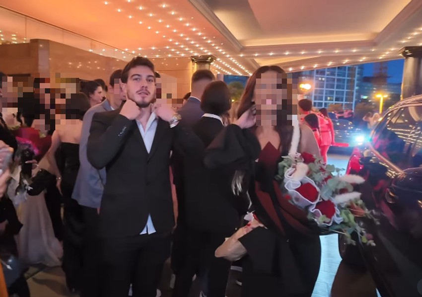 Adriano sa pratiljom na maturi