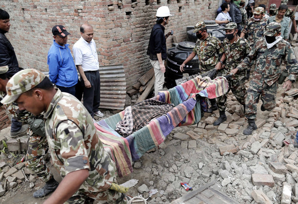 Już ponad 5 tysięcy ofiar trzęsienia ziemi w Nepalu