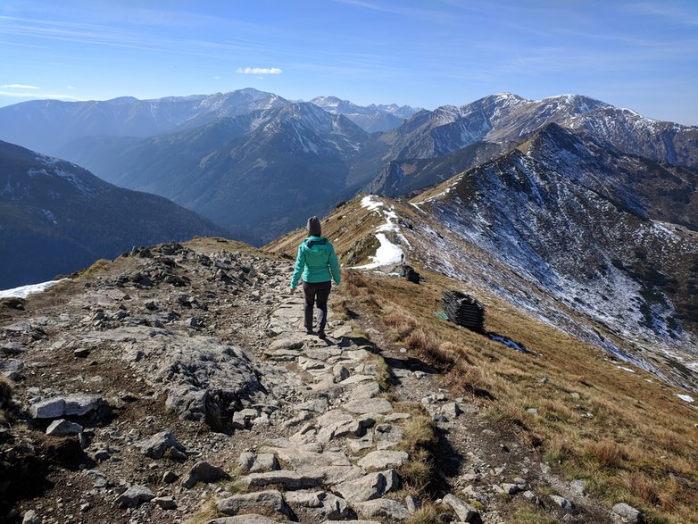 Tatry Zachodnie. Czerwony szlak z Kasprowego Wierchu w kierunku Kopy Kondrackiej.