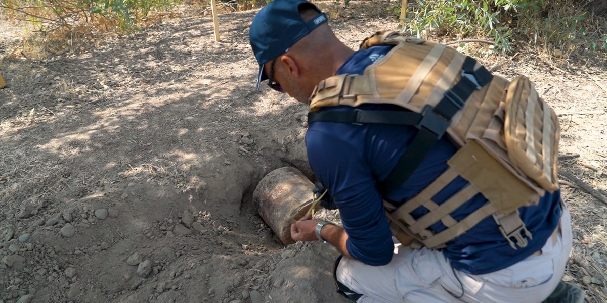 Rozbrajanie bomb odbywa się w upale