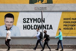 Mural wyborczy Szymona Hołowni