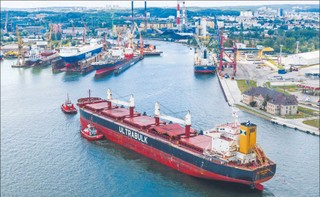 Gdańsk się rozbudowuje, Gdynia musi zaczekać