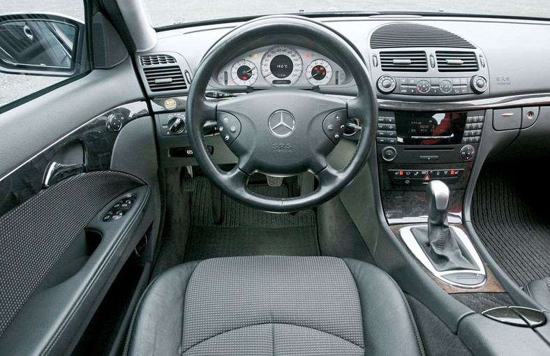 Mercedes W211 tani w zakupie, ale drogi podczas napraw