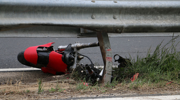 Az M7-es autópálya kőröshegyi lehajtóján egy 34 éves férfi vesztette életét. / Fotó: Police.hu