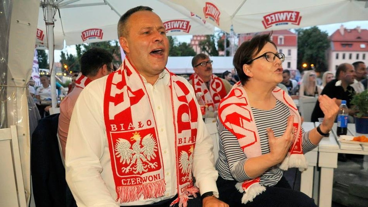 Była premier Ewa Kopacz gościła wczoraj w Bydgoszczy. W towarzystwie prezydenta miasta obejrzała piłkarski mecz Polska-Niemcy.