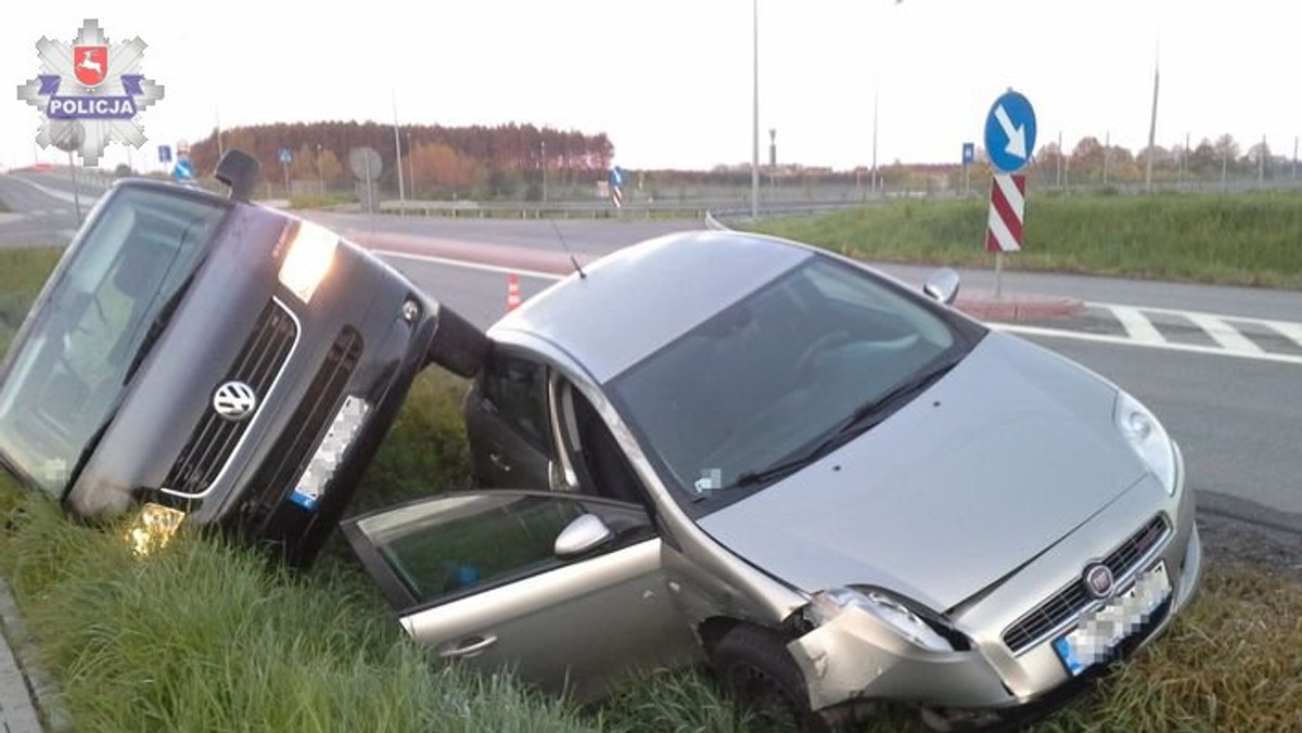 Lubelscy policjanci zatrzymali dwóch złodziei aut, którzy w piątek uciekali kradzionym samochodem. Pościg trwał najpierw na ulicach Lublina, a następnie na drodze ekspresowej. Momentami złodzieje uciekali z prędkością 200 km/h. Jednego z uciekających trzeba było zepchnąć do rowu.