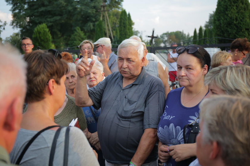 Mieszkańcy Brzezin mają dość zaporowych cen na cmentarzu