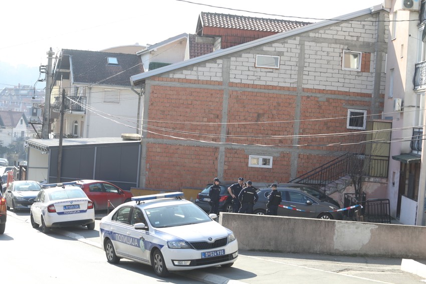 Policajci na mestu pucnjave