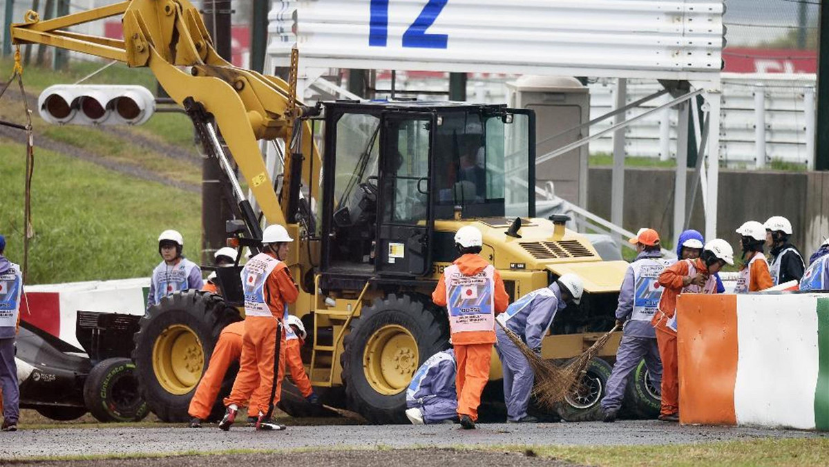 To, co stało się podczas niedzielnego GP Japonii będzie dyskutowane jeszcze długo. Jules Bianchi z Marussii wjechał w dźwig ściągający z toru auto Adriana Sutila. Francuski kierowca Toro Rosso Jean-Eric Vergne ma pewne wątpliwości odnośnie celowości rozgrywania wyścigu w Rosji.