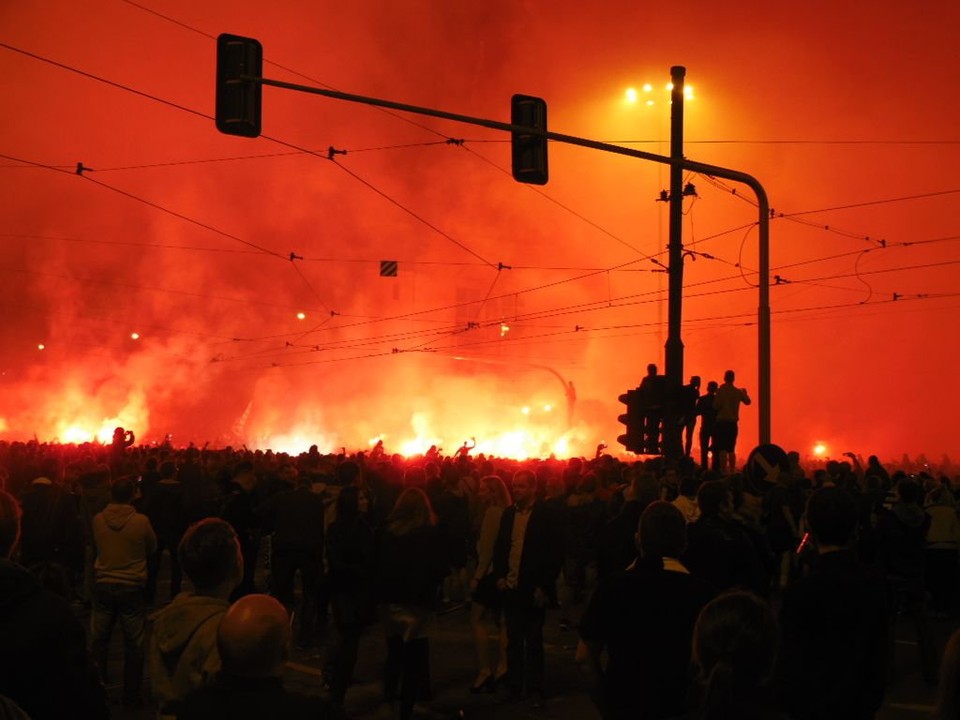 Lech Poznań Mistrzem Polski. Tysiące kibiców fetowało zwycięstwo