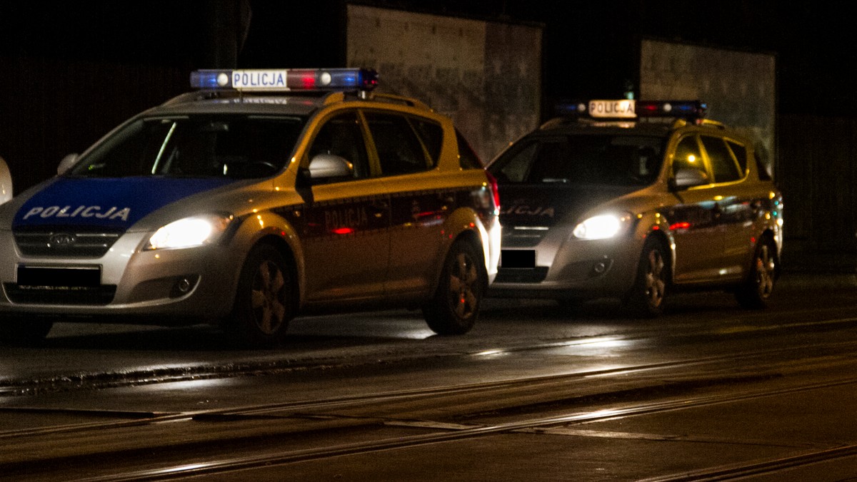 Kilkudziesięciu policjantów i strażaków szukało od czwartku zaginionego 81-letniego mieszkańca Bełżca. Mężczyzna został odnaleziony i jest już bezpieczny.