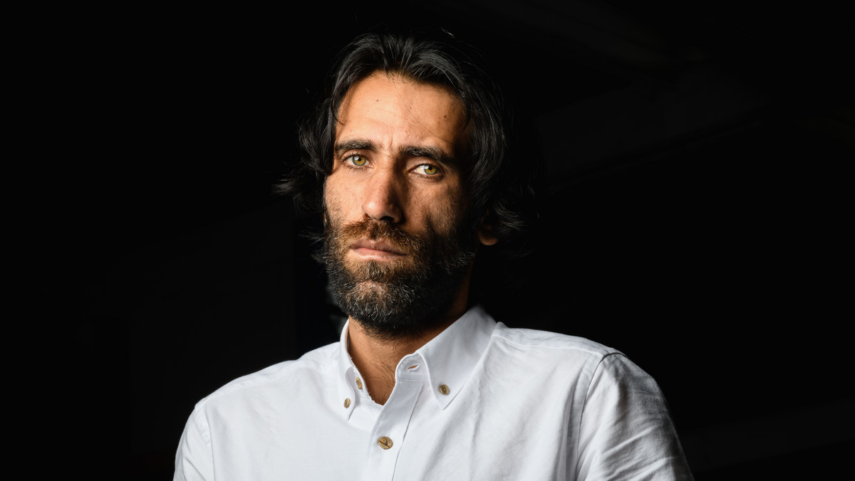 Behrouz Boochani, "Tylko góry będą ci przyjaciółmi. Słowa z więzienia Manus" [FRAGMENT KSIĄŻKI]