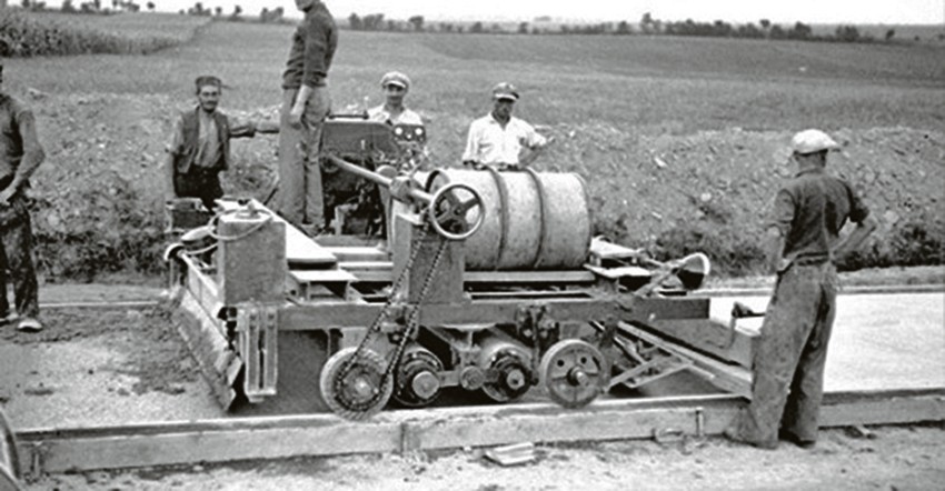 Probali su da rekonstruišu saobraćajnicu nekoliko puta, ali beton je toliko čvrst da ne mogu da ga ravnaju. Neverovatno da je taj put isti od tridesetih godina prošlog veka