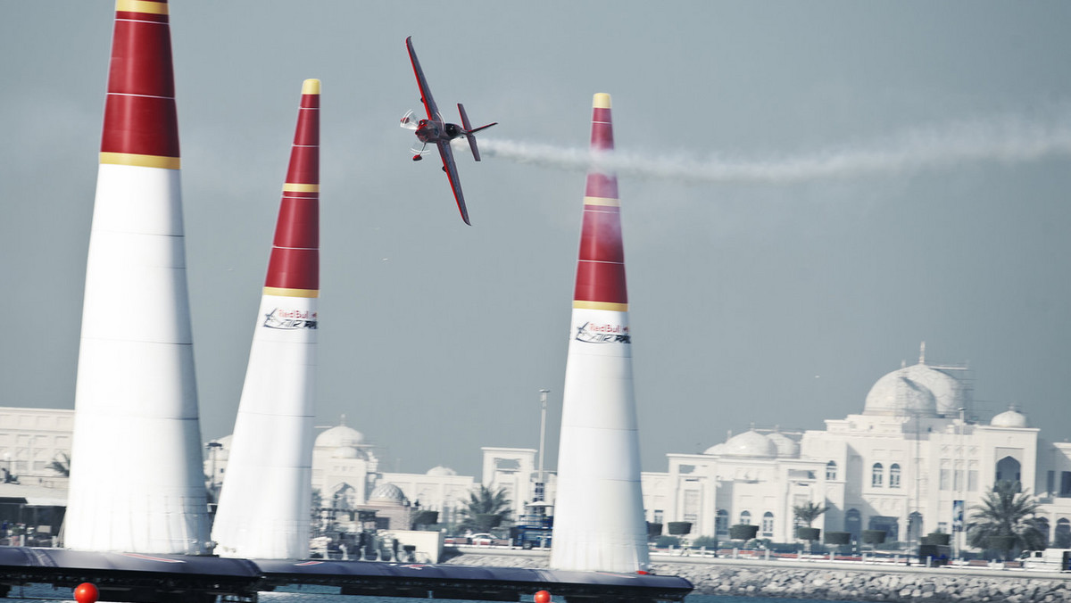 Mistrzostwa Świata Red Bull Air Race po raz kolejny odbędą się w 2014 roku. Nowy sezon to zmiany w regulaminie i wiele nowinek technicznych. Jedną z nich są zupełnie nowe nadmuchiwane pylony wyznaczające trasę powietrznych wyścigów.