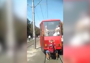 YT_Prevoz_na_repu_tramvaja_vesti_blic_unsafe