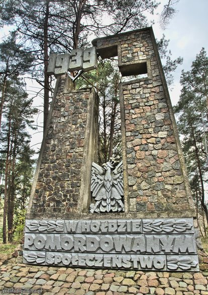 Pomnik ofiar w Rudzkim Moście, las k. Tucholi