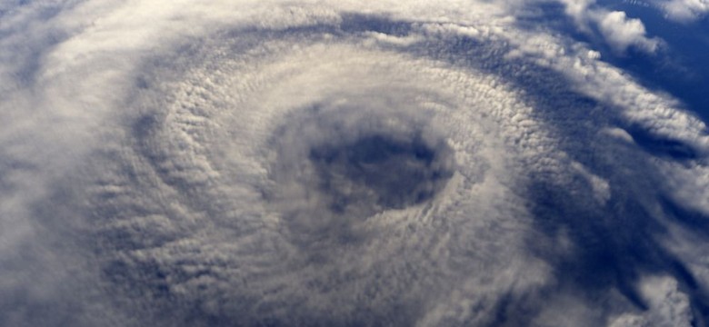 Huragan Ophelia zabił dwie osoby. Jego skutki odczuje także Polska