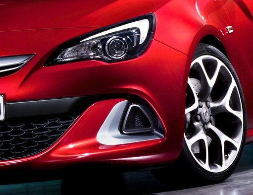 Dla porównania poprzednia generacja astry OPC dawała kierowcy 240 KM - to był najmocniejszy seryjny model tego auta