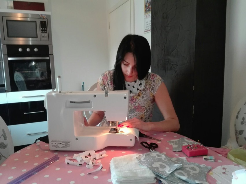 Ana Lazarević šije maske