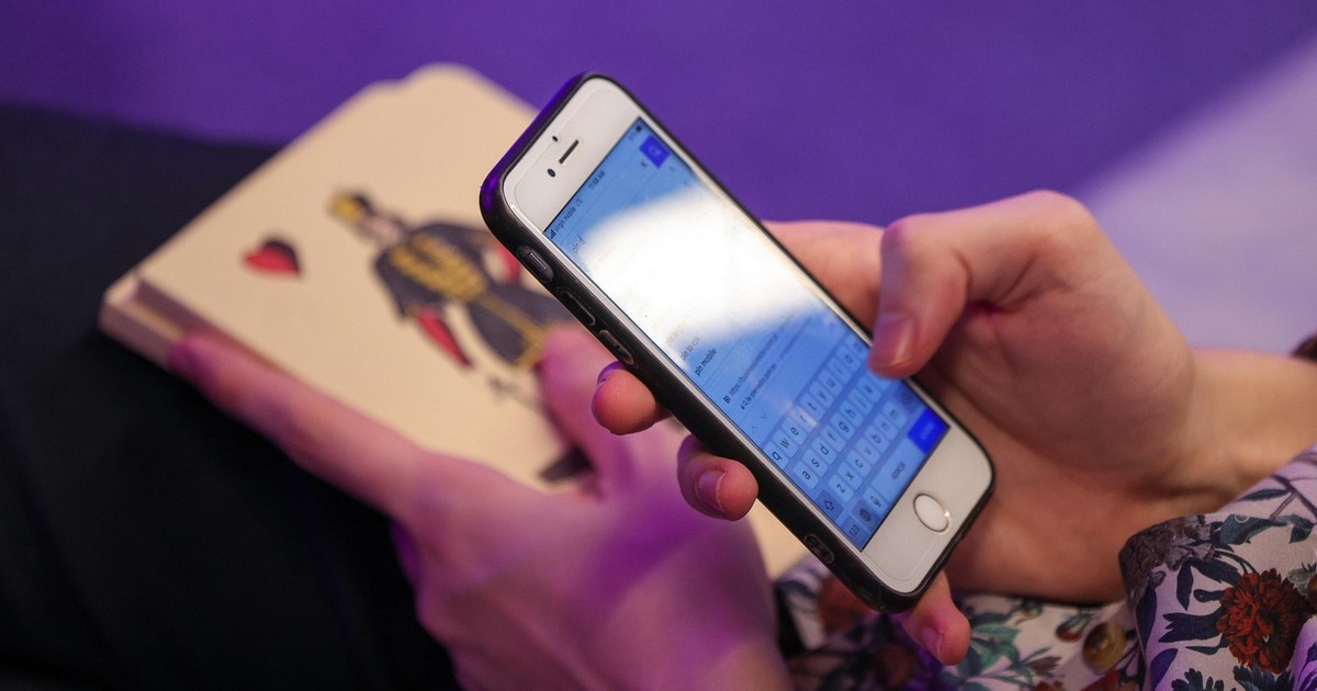 Mateusz ekscytował się, gdy pisała. Uzależnił się emocjonalnie od swojej wirtualnej partnerki