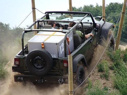 Jeep J8 w praktycznej wersji prosto z Kairu