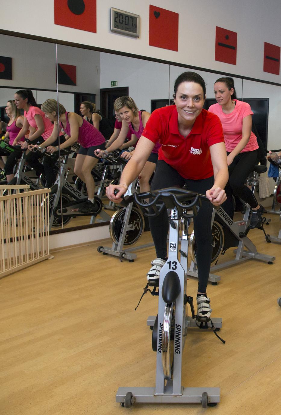 Kamerák helyett a 
spinracingedzések 
és a tanítványok
várják a színésznőt