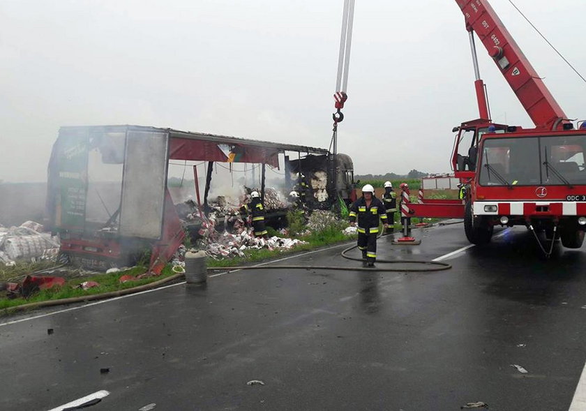 Tragiczne skutki wypadku pod Opolem. Płonęły samochody
