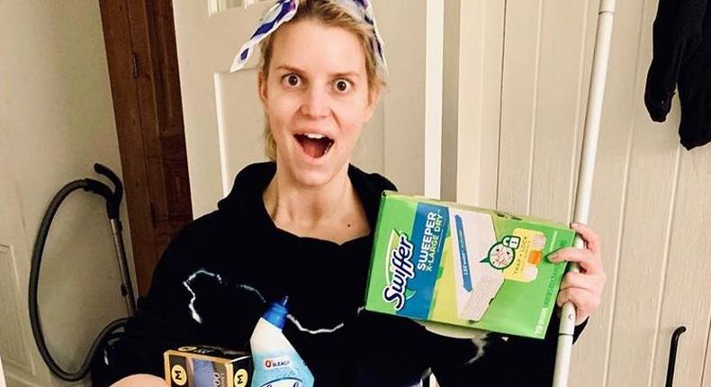 Jessica Simpson Shares No-Makeup Cleaning Version