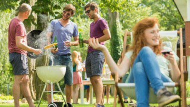 wyniszcza wątrobę bardziej niż wódka. polacy piją 130 litrów na głowę