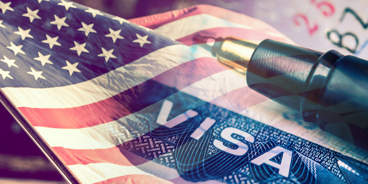 Polacy od lat czekają na zniesienie wiz do USA. Dzięki temu będą mogli podróżować do Stanów Zjednoczonych jedynie po wypełnieniu wniosku, zgłaszającego pobyt w celach turystycznych lub biznesowych